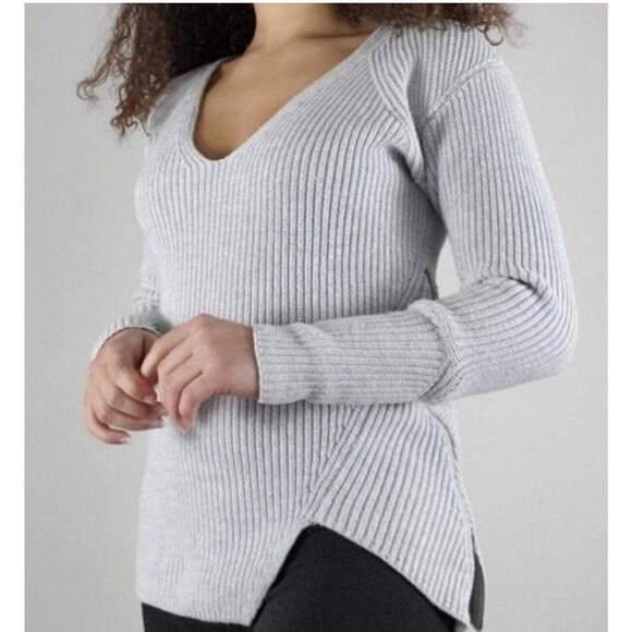 Cabi Womens Sweater M Cloud Gray Deep V Pullover Side Zip Cotton Style 3531 - Picture 2 of 10